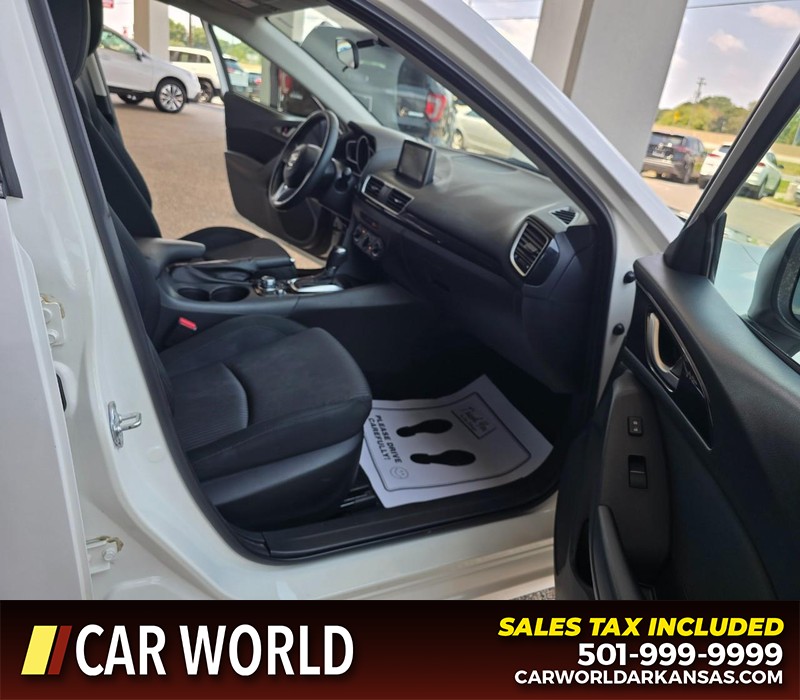 Mazda Mazda3 Hatchback Vehicle Full-screen Gallery Image 11