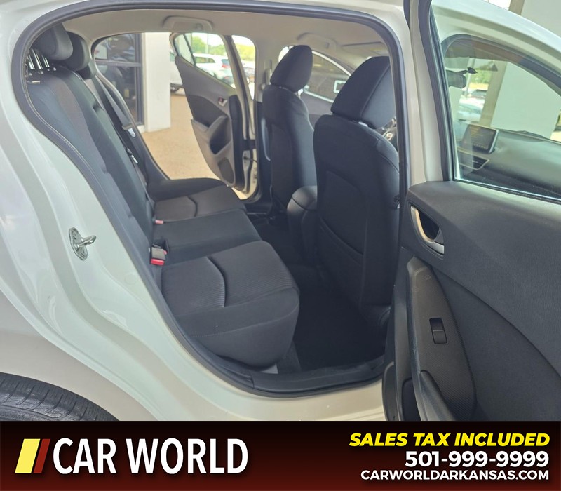 Mazda Mazda3 Hatchback Vehicle Full-screen Gallery Image 12