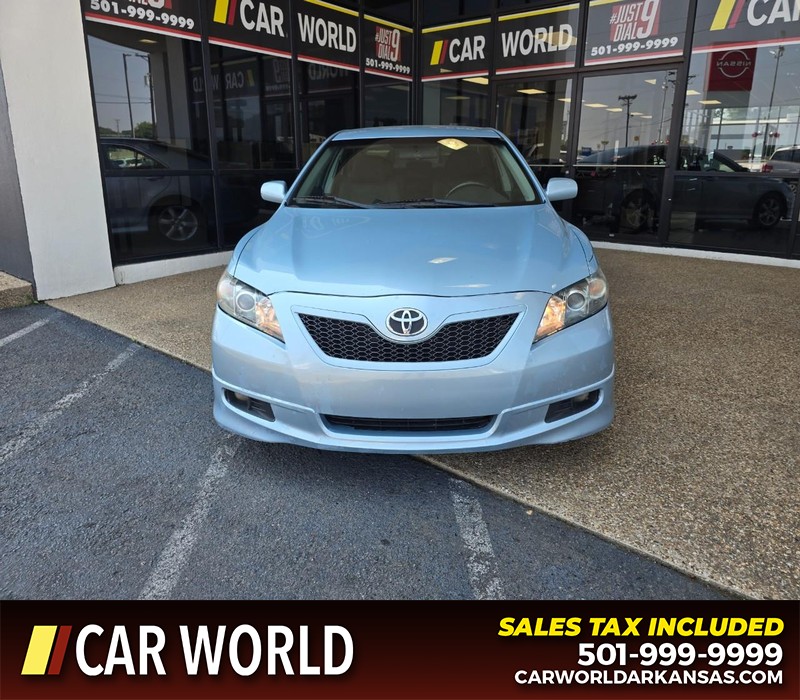 Toyota Camry Vehicle Full-screen Gallery Image 2