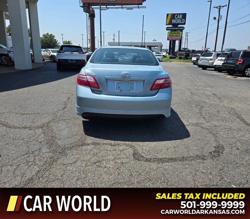 Toyota Camry Vehicle Full-screen Gallery Image 5
