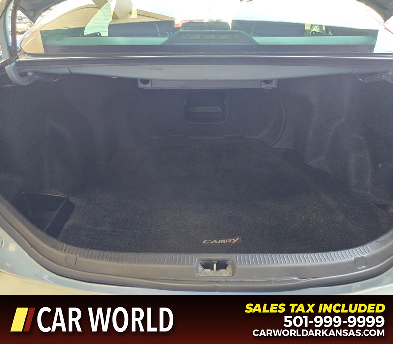 Toyota Camry Vehicle Full-screen Gallery Image 13