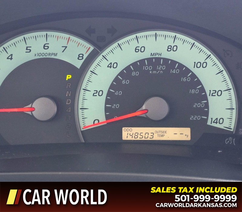Toyota Camry Vehicle Full-screen Gallery Image 15