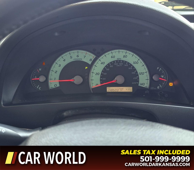 Toyota Camry Vehicle Full-screen Gallery Image 16