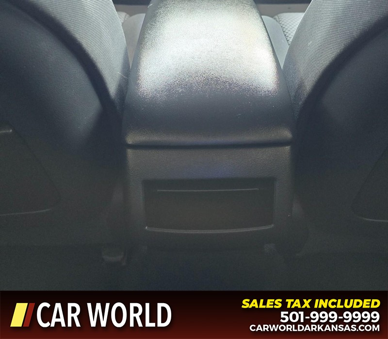 Toyota Camry Vehicle Full-screen Gallery Image 18