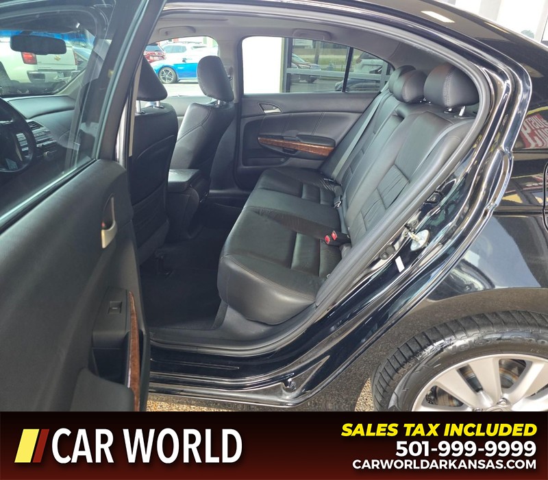 Honda Accord Sedan Vehicle Full-screen Gallery Image 10