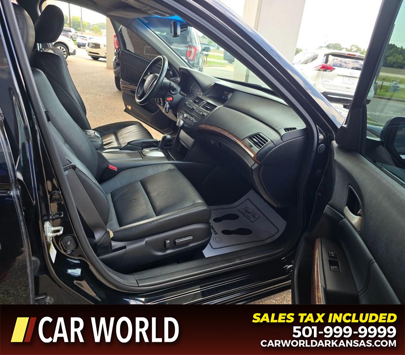 Honda Accord Sedan Vehicle Full-screen Gallery Image 11