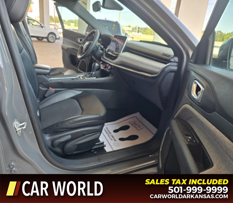 Jeep Compass Vehicle Full-screen Gallery Image 11