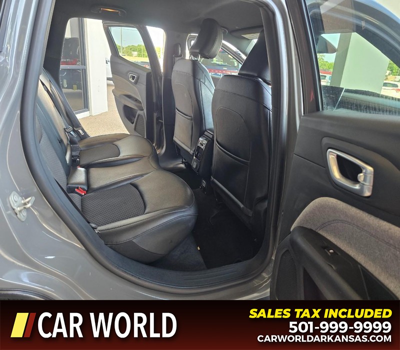Jeep Compass Vehicle Full-screen Gallery Image 12