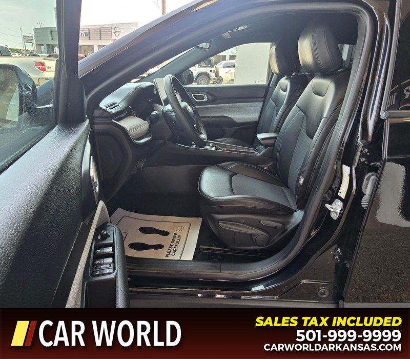 Jeep Compass Vehicle Full-screen Gallery Image 8