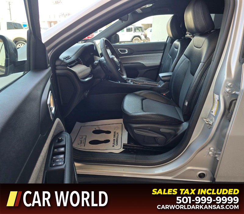 Jeep Compass Vehicle Full-screen Gallery Image 8