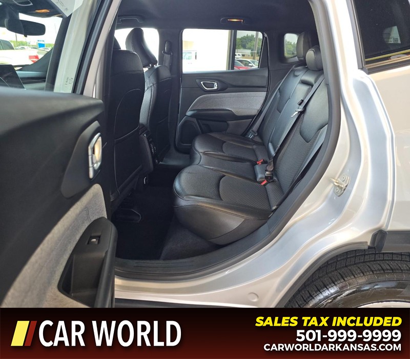 Jeep Compass Vehicle Full-screen Gallery Image 10