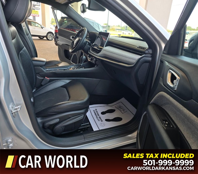 Jeep Compass Vehicle Full-screen Gallery Image 11