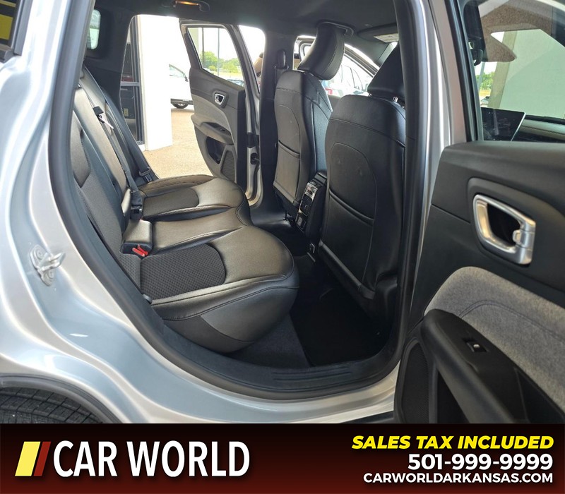 Jeep Compass Vehicle Full-screen Gallery Image 12