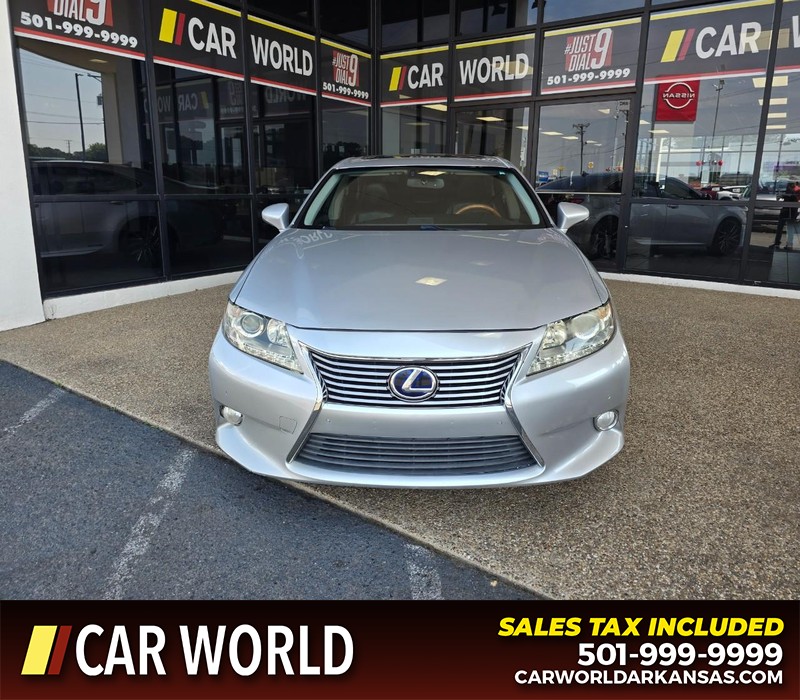 Lexus ES 300h Vehicle Full-screen Gallery Image 2