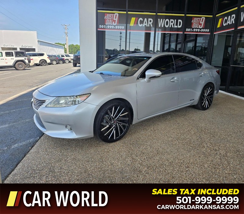 Lexus ES 300h Vehicle Full-screen Gallery Image 3