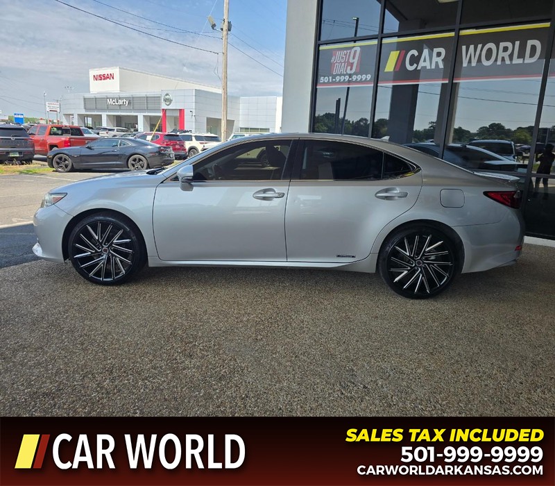 Lexus ES 300h Vehicle Full-screen Gallery Image 4