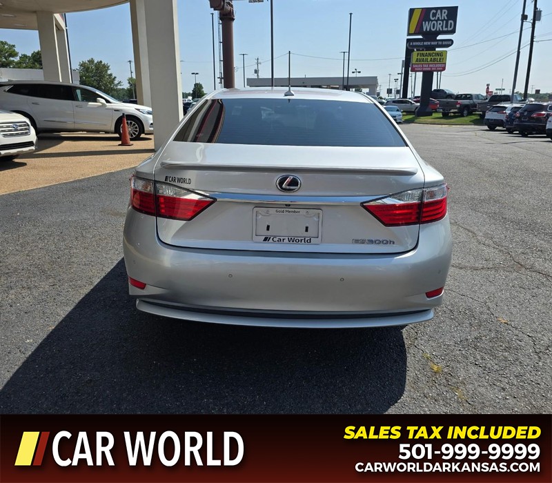 Lexus ES 300h Vehicle Full-screen Gallery Image 5