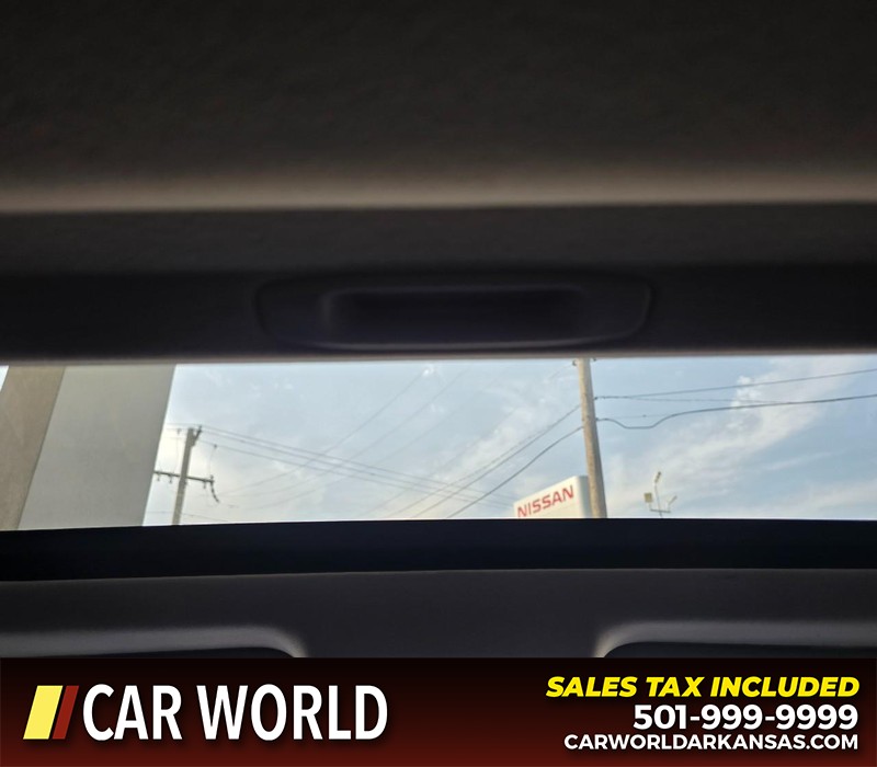 Lexus ES 300h Vehicle Full-screen Gallery Image 19