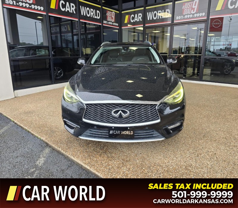 INFINITI QX30 Vehicle Full-screen Gallery Image 2