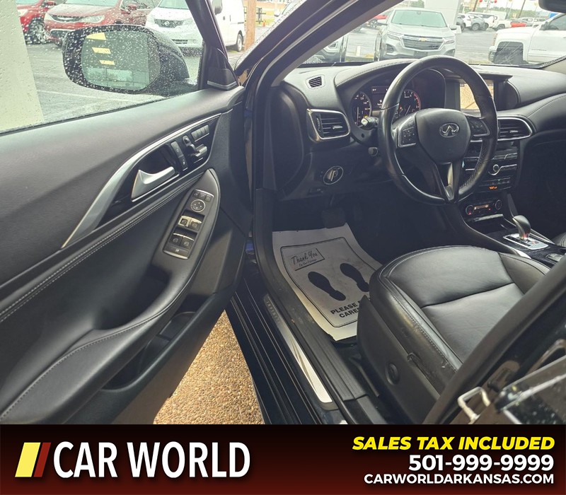 INFINITI QX30 Vehicle Full-screen Gallery Image 7