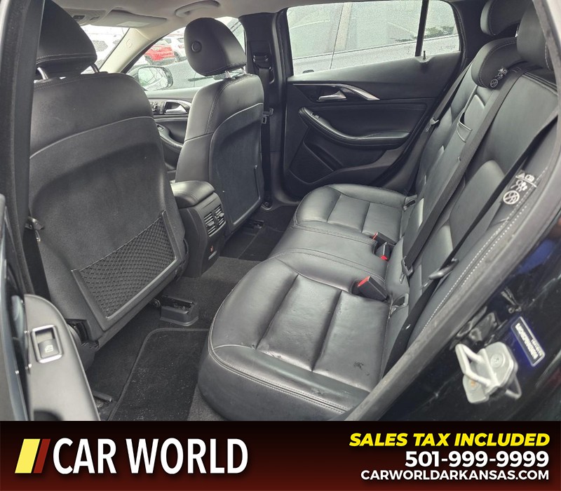 INFINITI QX30 Vehicle Full-screen Gallery Image 10