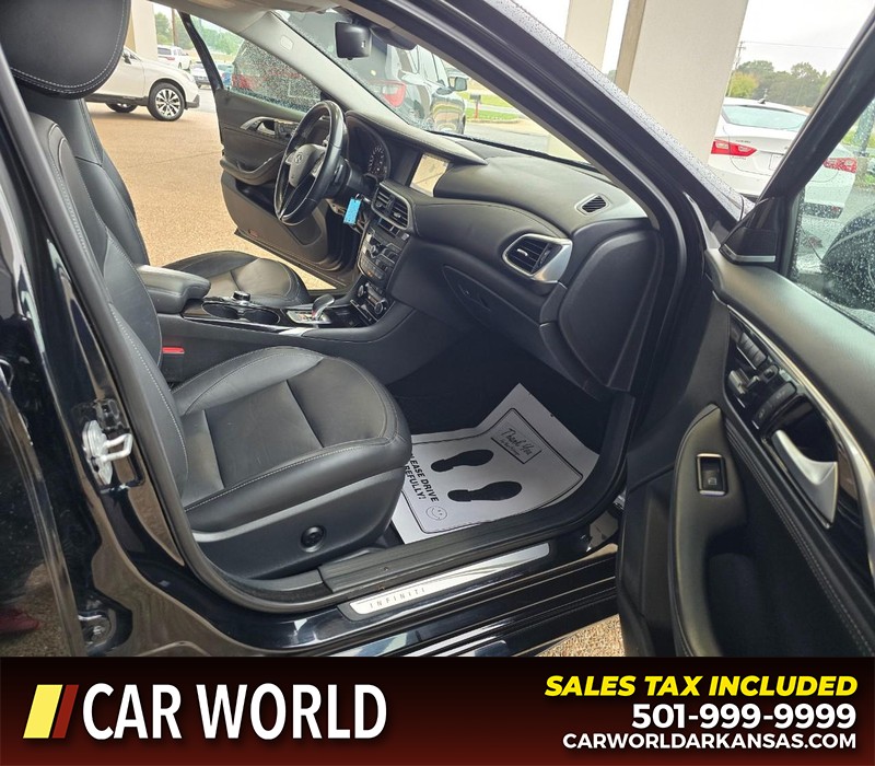 INFINITI QX30 Vehicle Full-screen Gallery Image 11