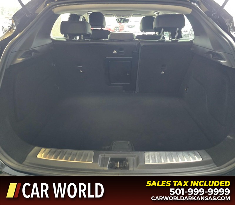 INFINITI QX30 Vehicle Full-screen Gallery Image 13