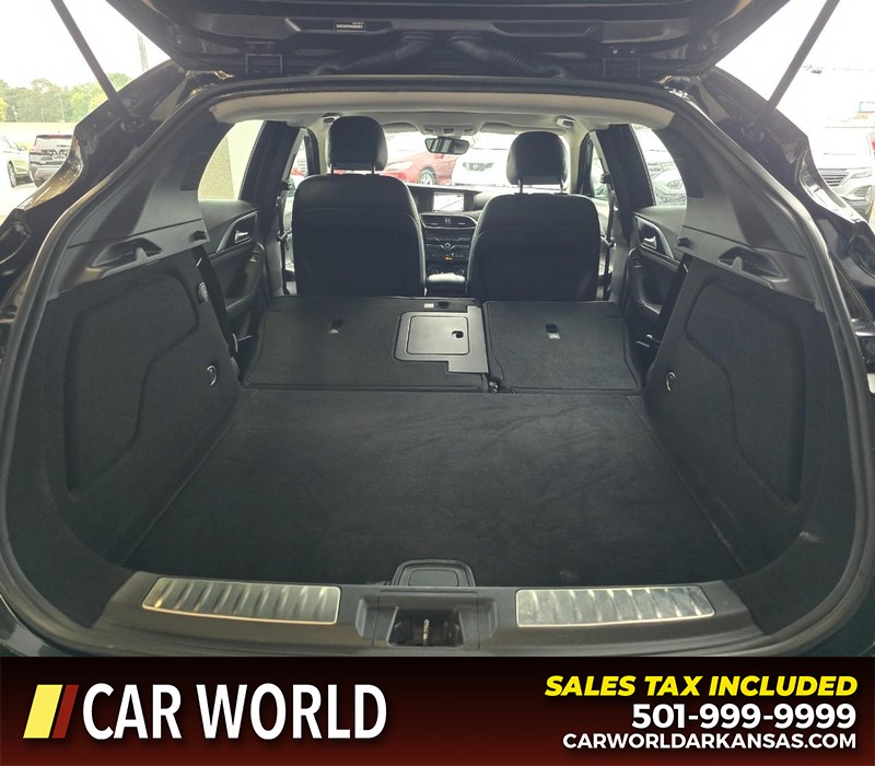 INFINITI QX30 Vehicle Full-screen Gallery Image 15