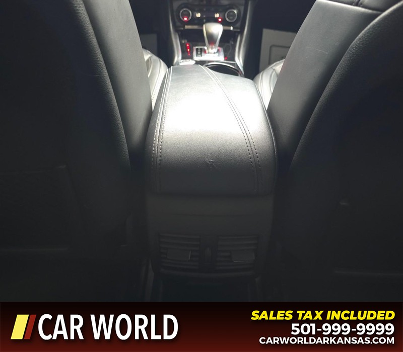 INFINITI QX30 Vehicle Full-screen Gallery Image 21
