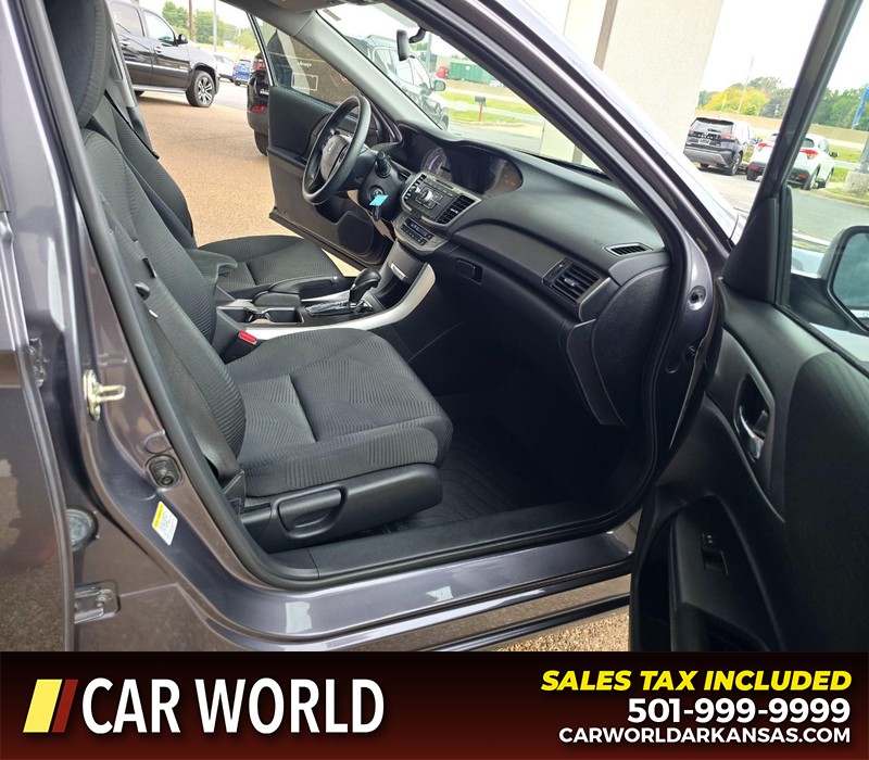 Honda Accord Sedan Vehicle Full-screen Gallery Image 11