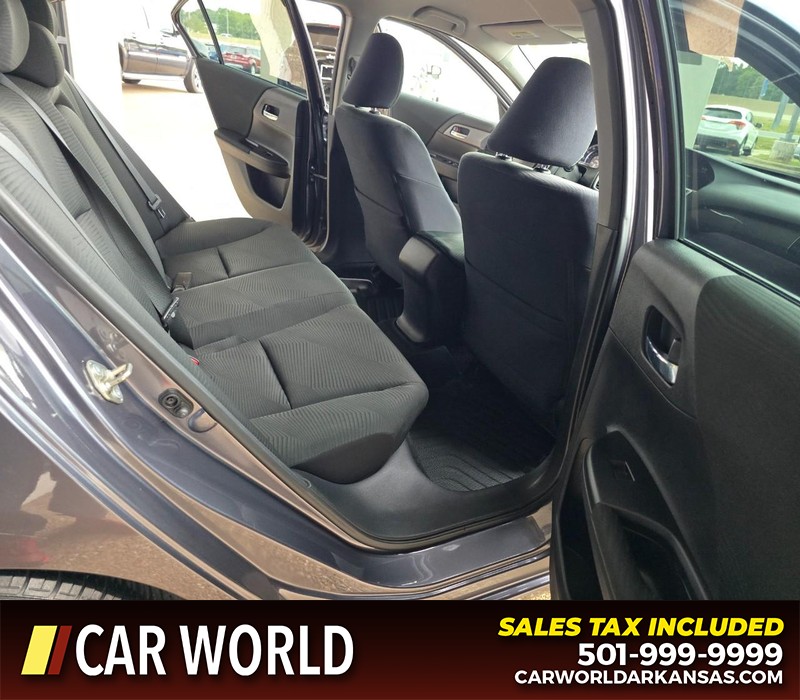 Honda Accord Sedan Vehicle Full-screen Gallery Image 12