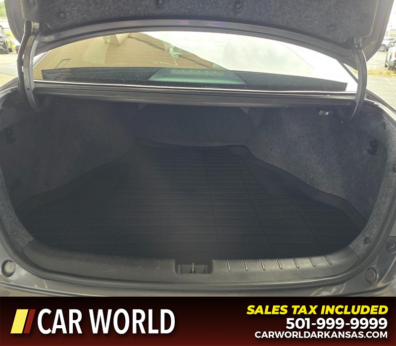 Honda Accord Sedan Vehicle Full-screen Gallery Image 13