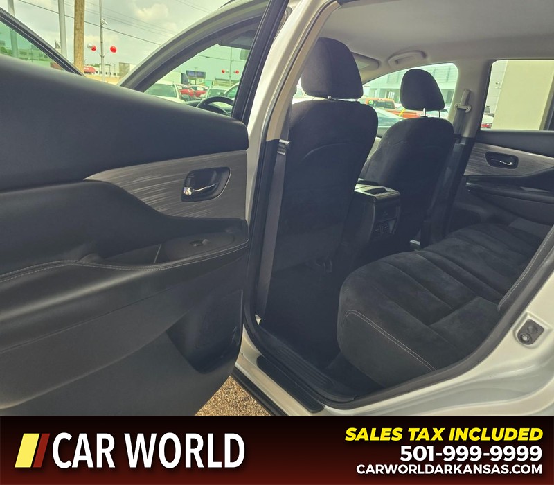 Nissan Murano Vehicle Full-screen Gallery Image 9
