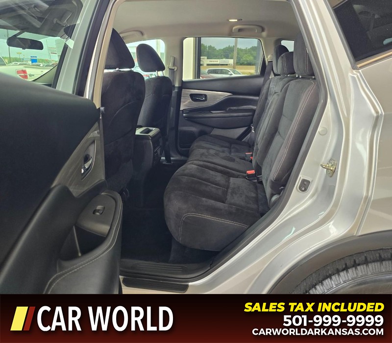 Nissan Murano Vehicle Full-screen Gallery Image 10