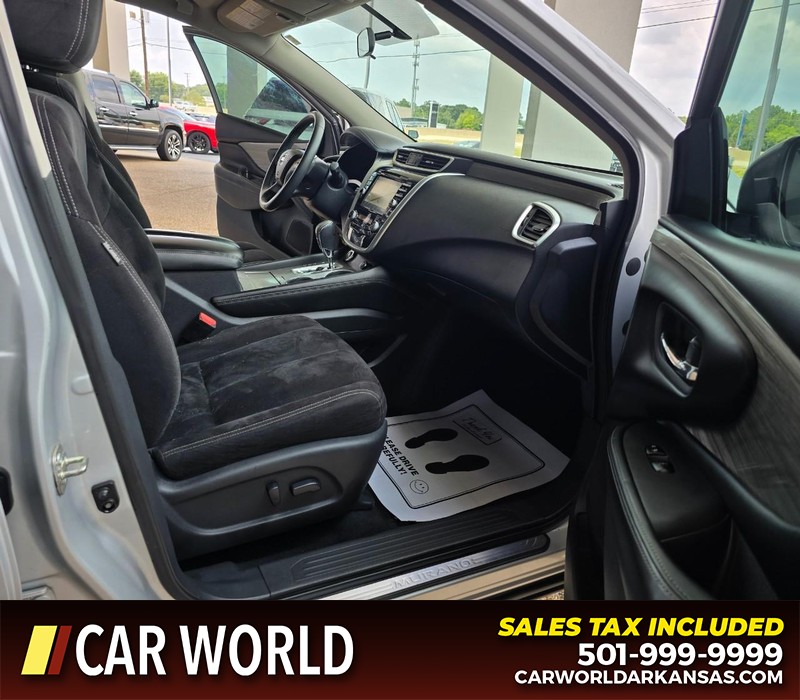 Nissan Murano Vehicle Full-screen Gallery Image 11