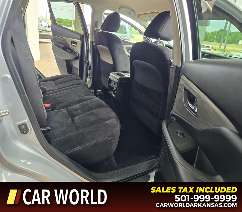 Nissan Murano Vehicle Full-screen Gallery Image 12
