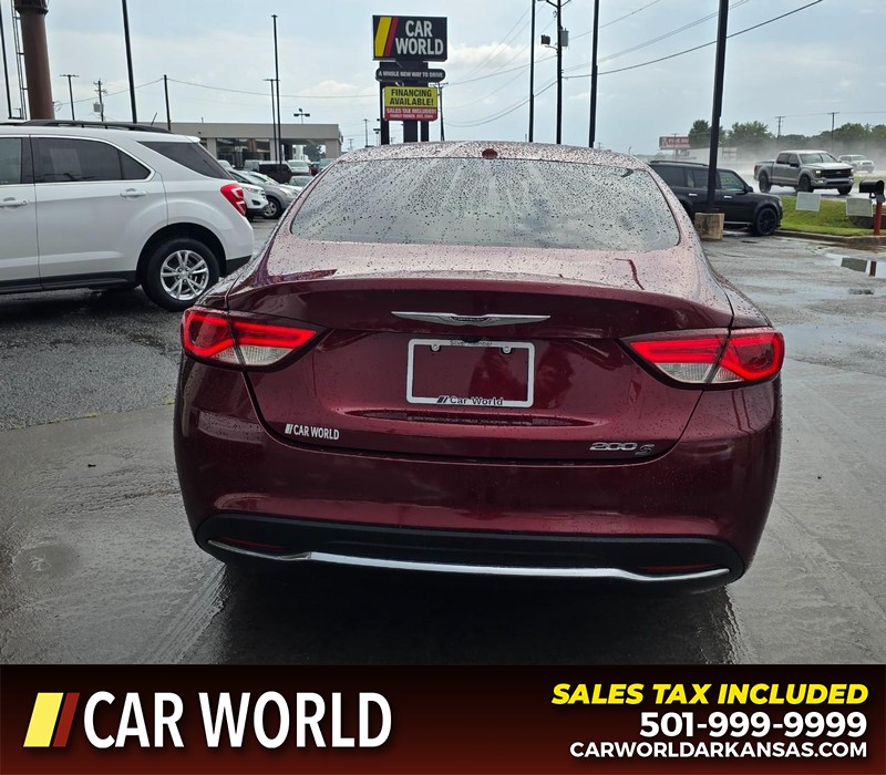 Chrysler 200 Vehicle Full-screen Gallery Image 5