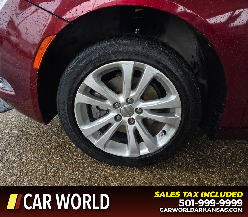 Chrysler 200 Vehicle Full-screen Gallery Image 6