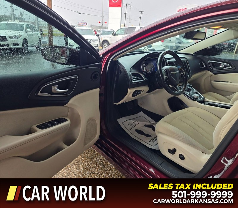 Chrysler 200 Vehicle Full-screen Gallery Image 7