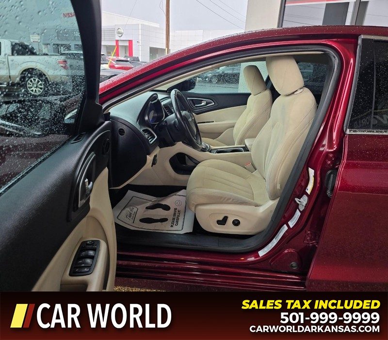 Chrysler 200 Vehicle Full-screen Gallery Image 8