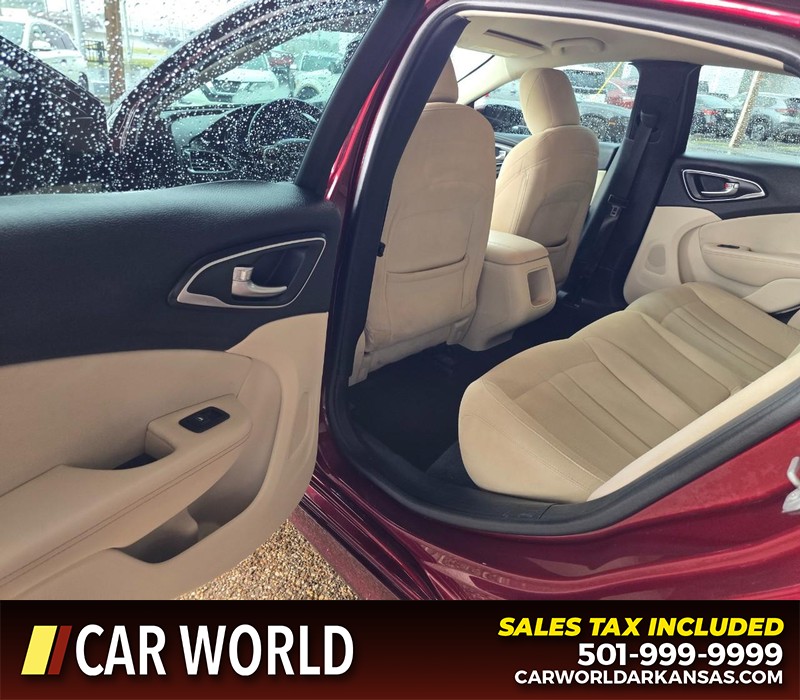 Chrysler 200 Vehicle Full-screen Gallery Image 9