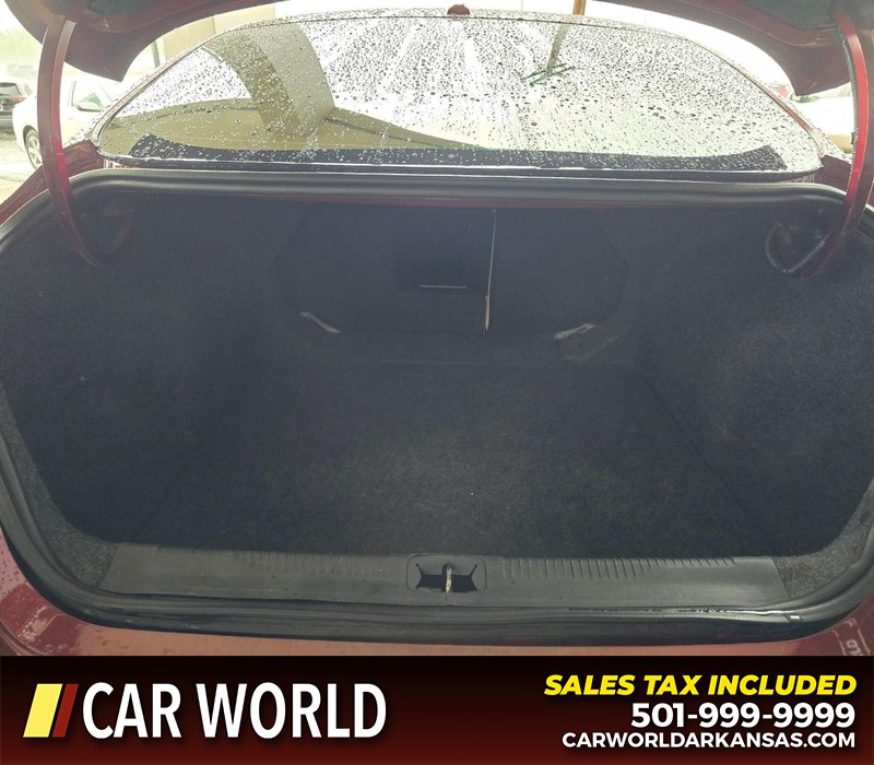 Chrysler 200 Vehicle Full-screen Gallery Image 13