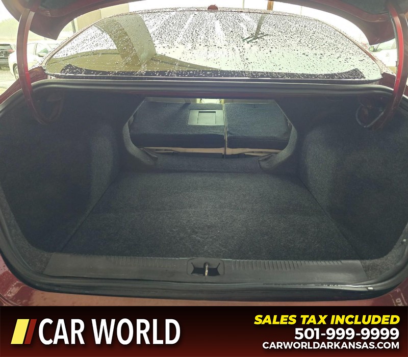 Chrysler 200 Vehicle Full-screen Gallery Image 14
