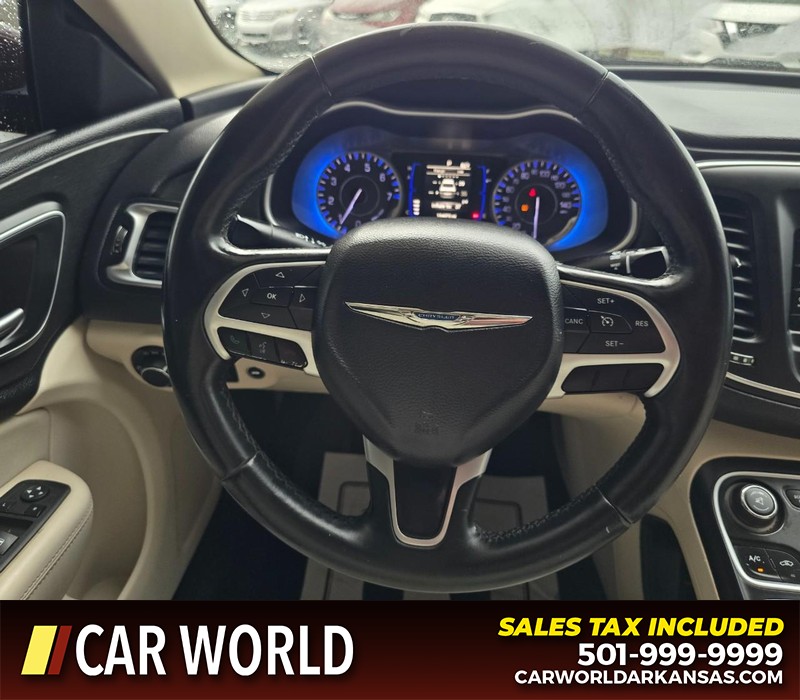 Chrysler 200 Vehicle Full-screen Gallery Image 15