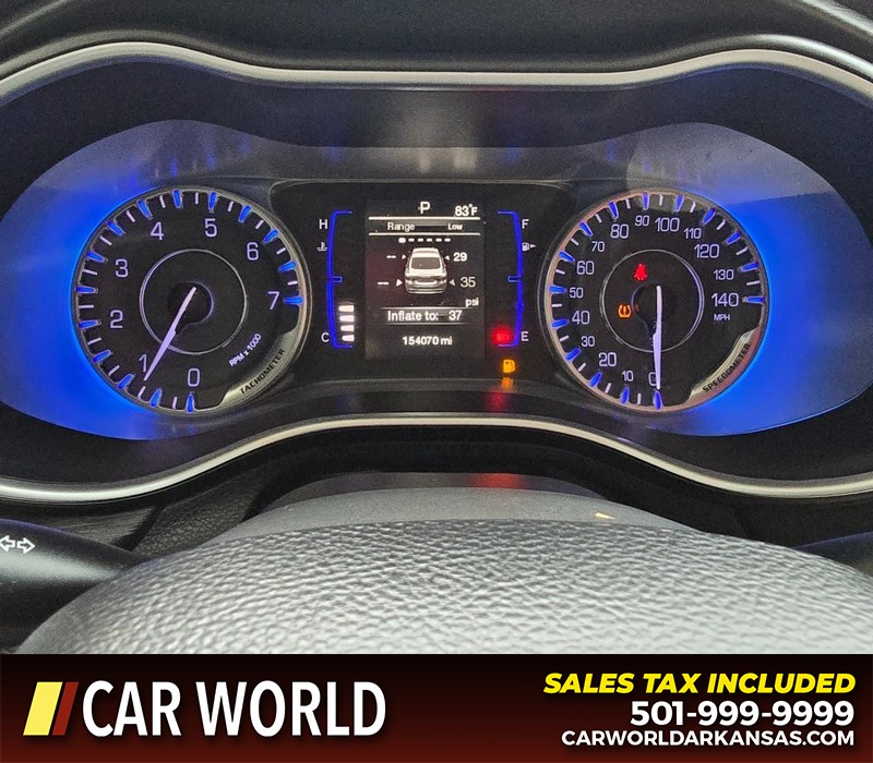 Chrysler 200 Vehicle Full-screen Gallery Image 17