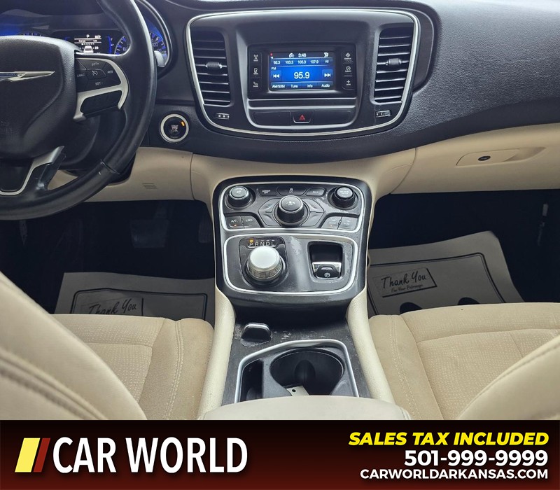 Chrysler 200 Vehicle Full-screen Gallery Image 18