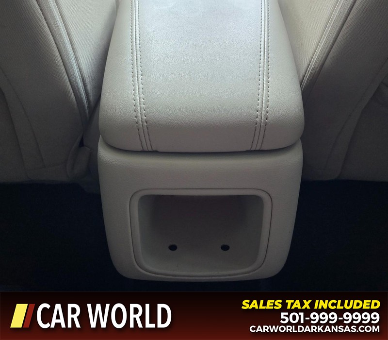 Chrysler 200 Vehicle Full-screen Gallery Image 19