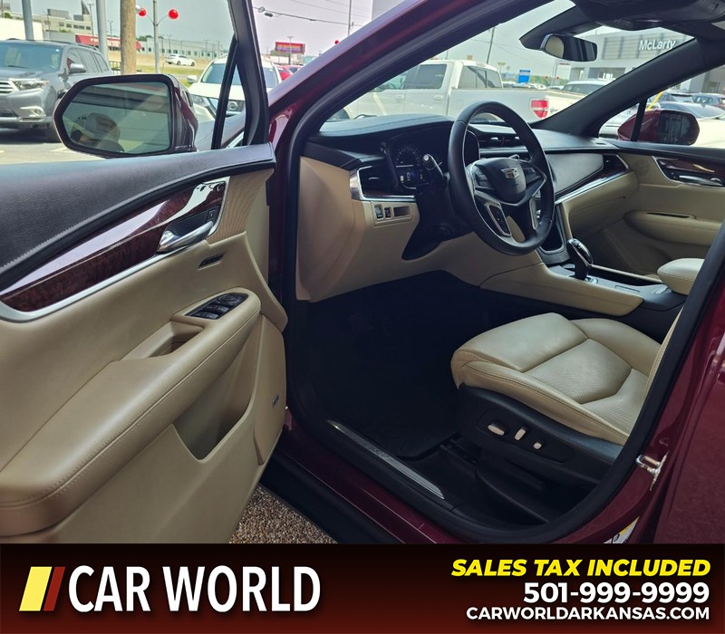 Cadillac XT5 Vehicle Full-screen Gallery Image 7