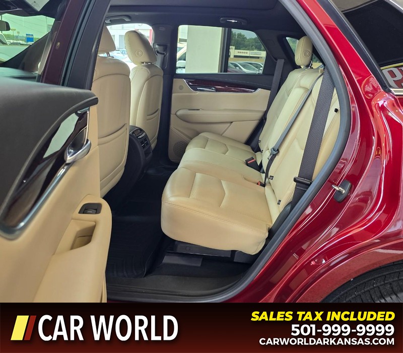 Cadillac XT5 Vehicle Full-screen Gallery Image 10