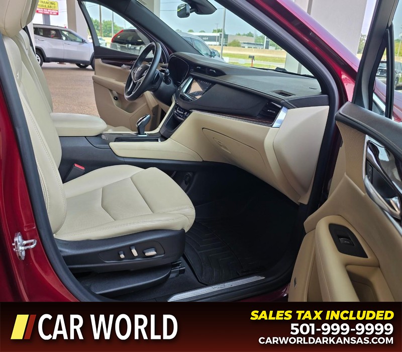 Cadillac XT5 Vehicle Full-screen Gallery Image 11